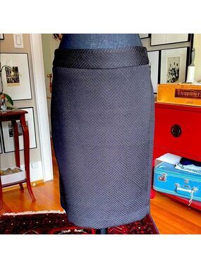 Banana Republic Black Chevron Pencil Skirt Knee Length Size 4